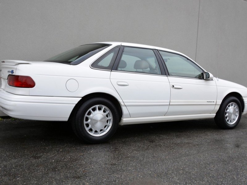 1995 Ford Taurus SE Sedan