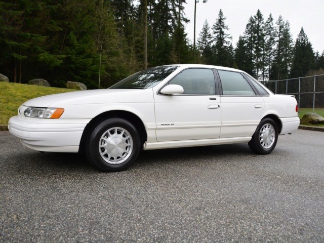 1995 Ford Taurus SE Sedan