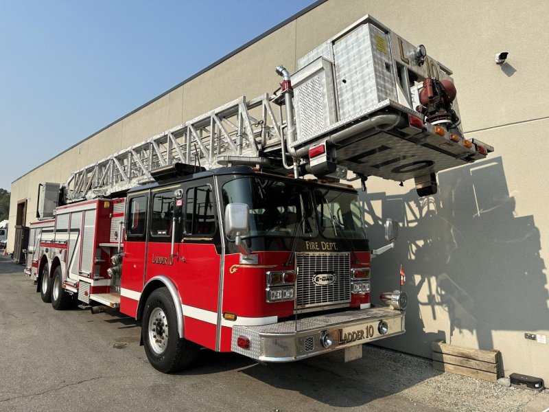 2002 Emergency One Ladder Fire Truck