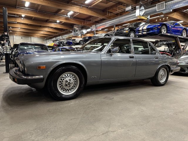 1988 Jaguar XJ Vanden Plas V12